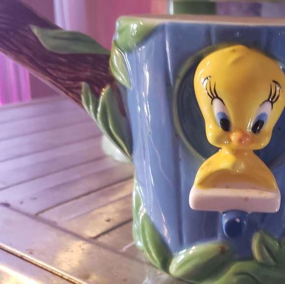 Authentic Tweety Teapot with lid - Picture 4 of 4